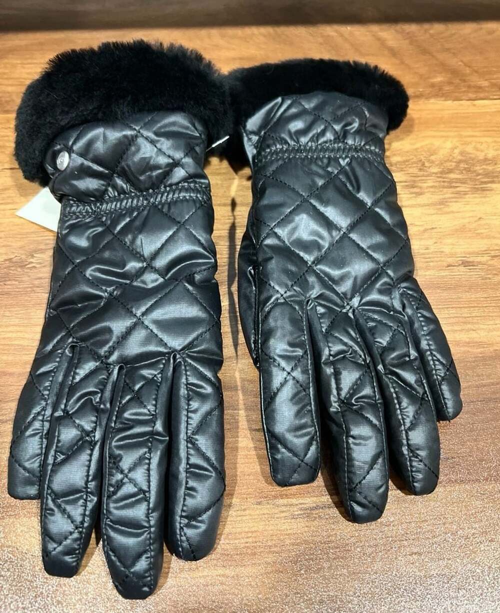 UGG Quilted Performance Gloves Size S/M Black Leather Fur Trim